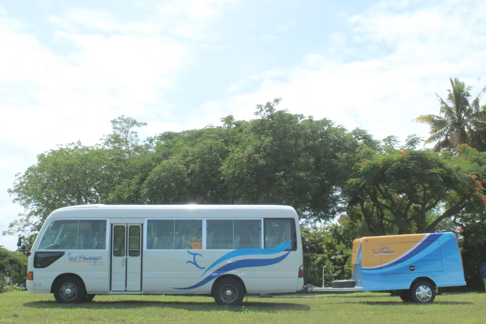 Tour Managers Fiji guest shuttle service